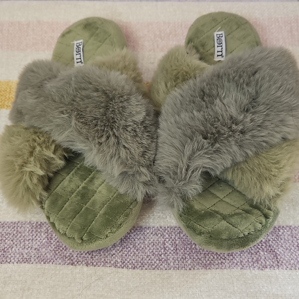 FUZZY SLIPPERED